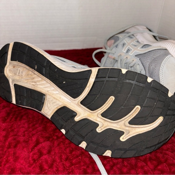 Size 6.5 ASICS - Picture 4 of 7